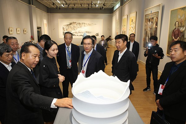 审核评估专家组考察Beat365中文官方网站.jpg 审核评估专家组考察Beat365中文官方网站.jpg