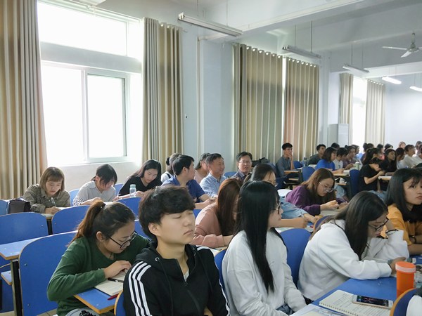 陈登报深入Beat365中文官方网站听课.jpg 陈登报深入Beat365中文官方网站听课.jpg